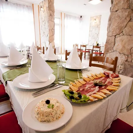 Pansion Nevera * Omiš