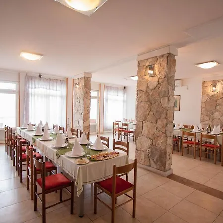 Pansion Nevera Apartamento Omiš