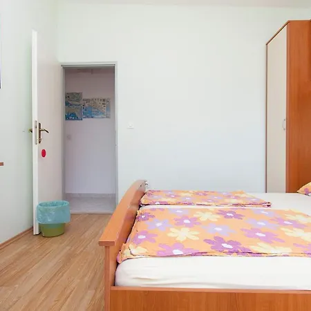 Apartment Pansion Nevera *
