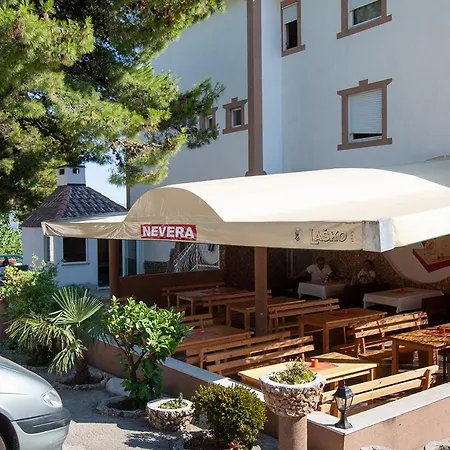 Pansion Nevera * Omiš