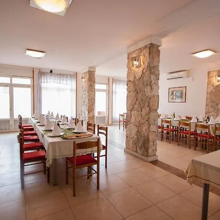 Apartment Pansion Nevera Omiš